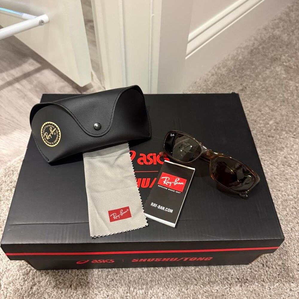 Ray-ban Women's Black and Brown Sunglasses